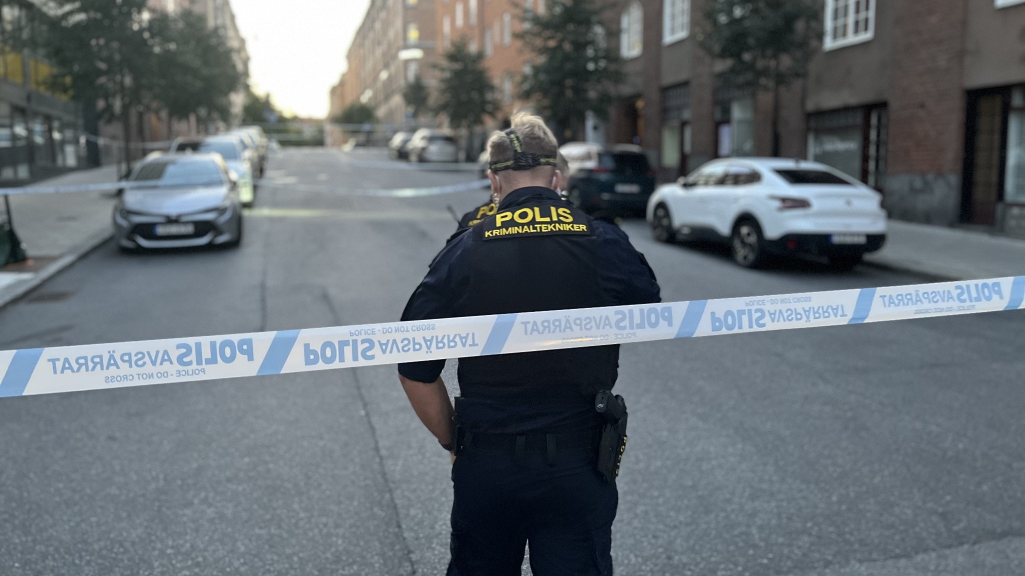 Skottlossning mot port i centrala Stockholm