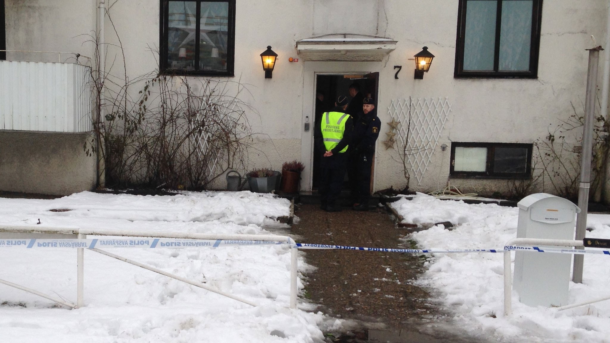Vård och utvisning för knivdåd på HVB-hem - P4 Göteborg  Sveriges 