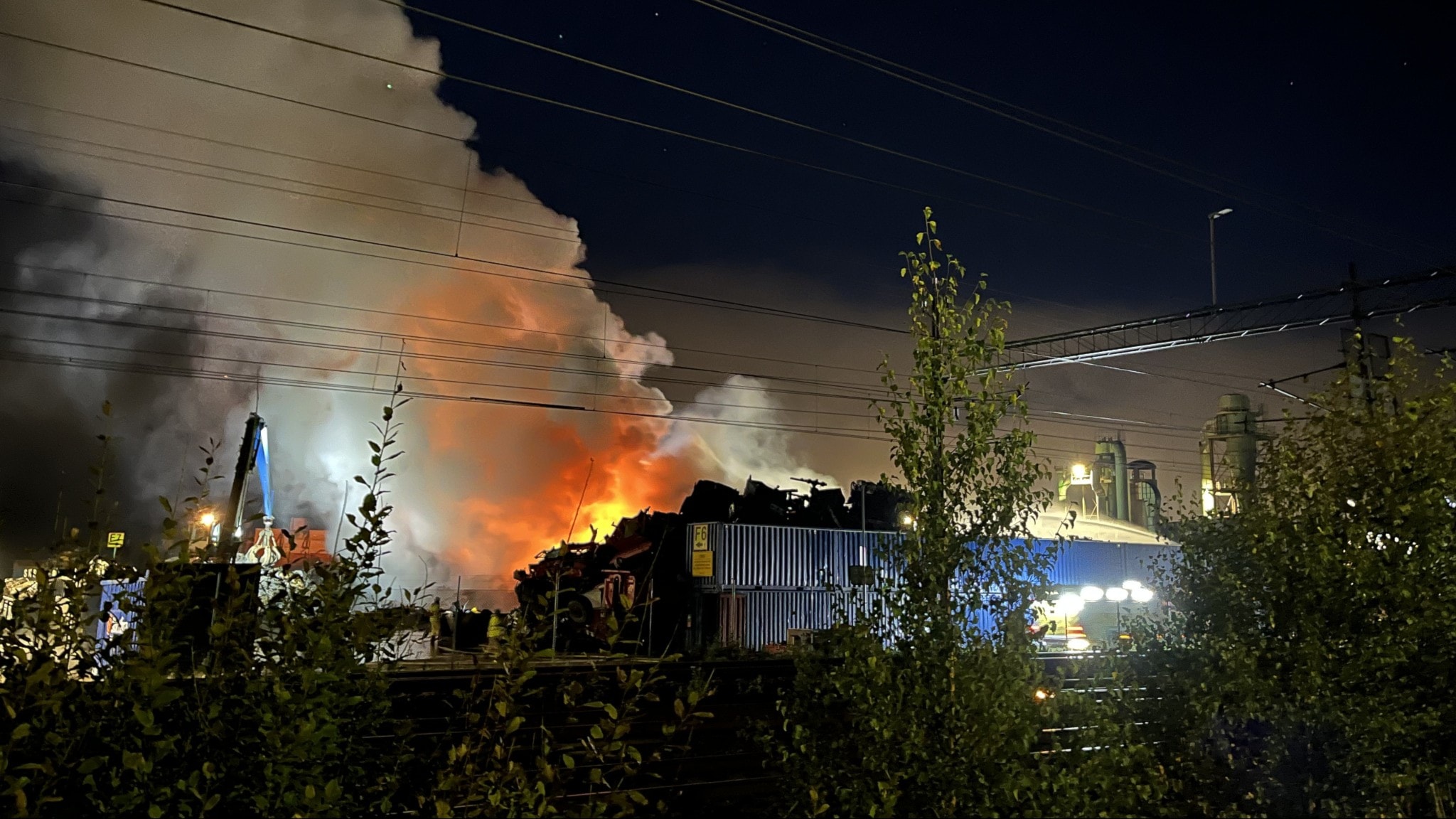 Brand i skrotanläggning – VMA utfärdat