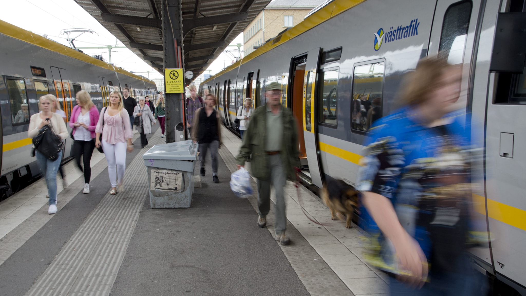 Tåg Mellan Trollhättan Och Göteborg