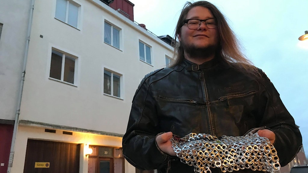 Marcus julprojekt: bygga riddarbrynja av ölkapsyler - P4 Väst ...