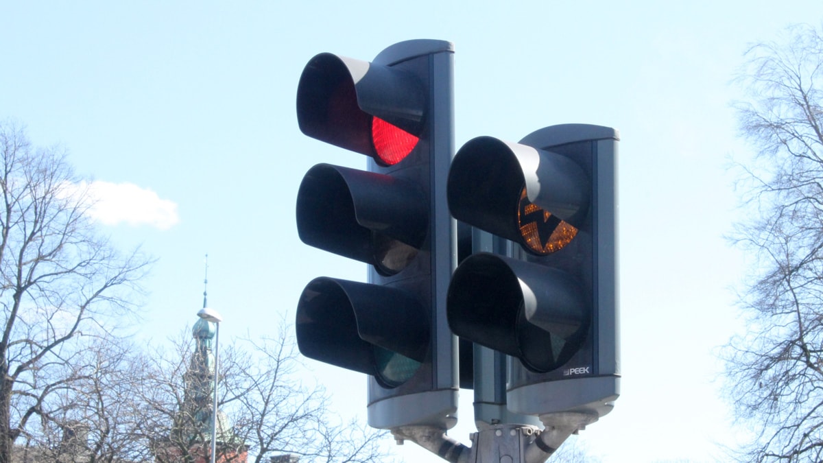 Får Man Använda Mobilen Vid Rödljus