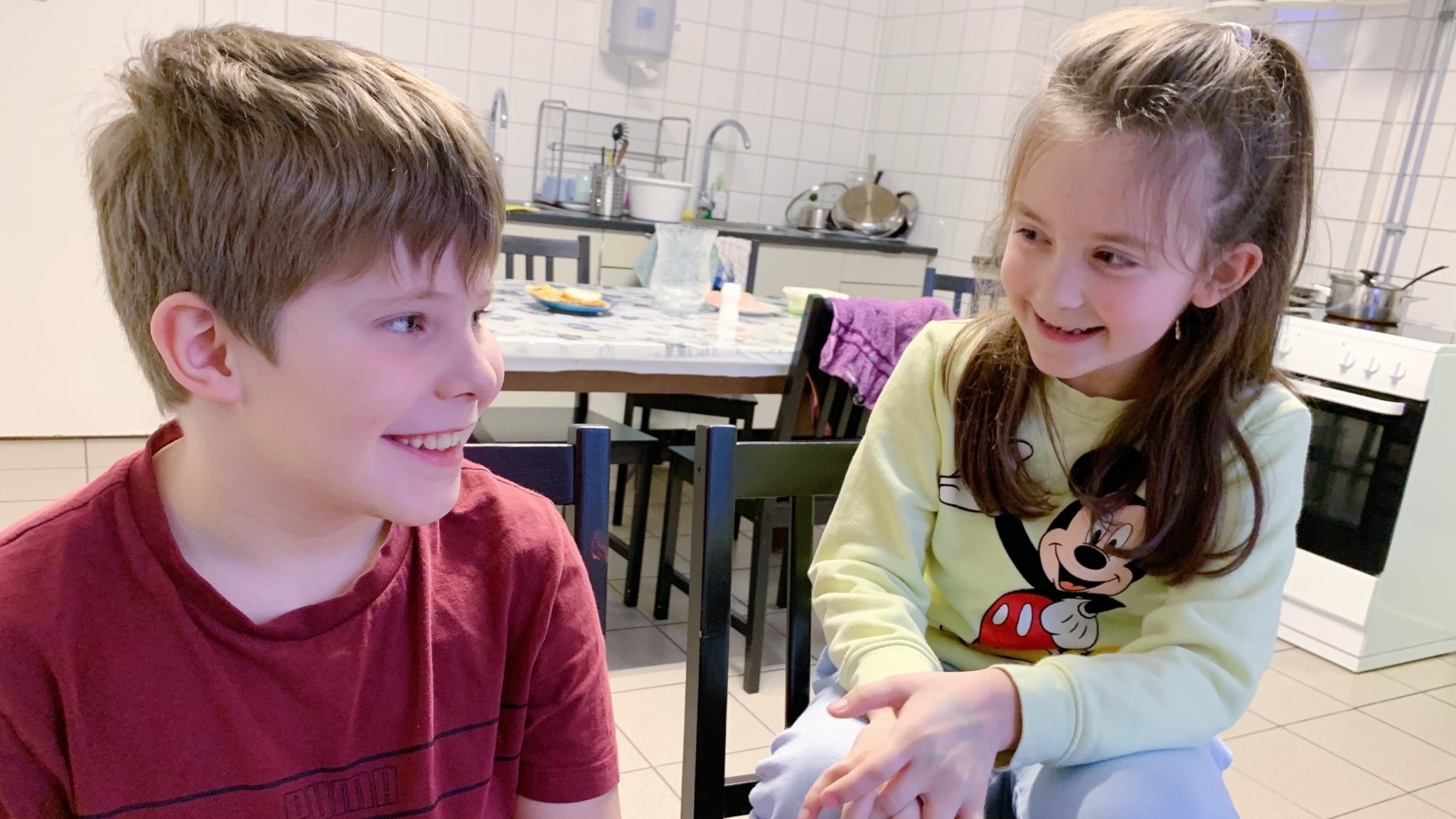 Nästan alla ukrainska barn i Halland går i skola: Man får va utan skor ...