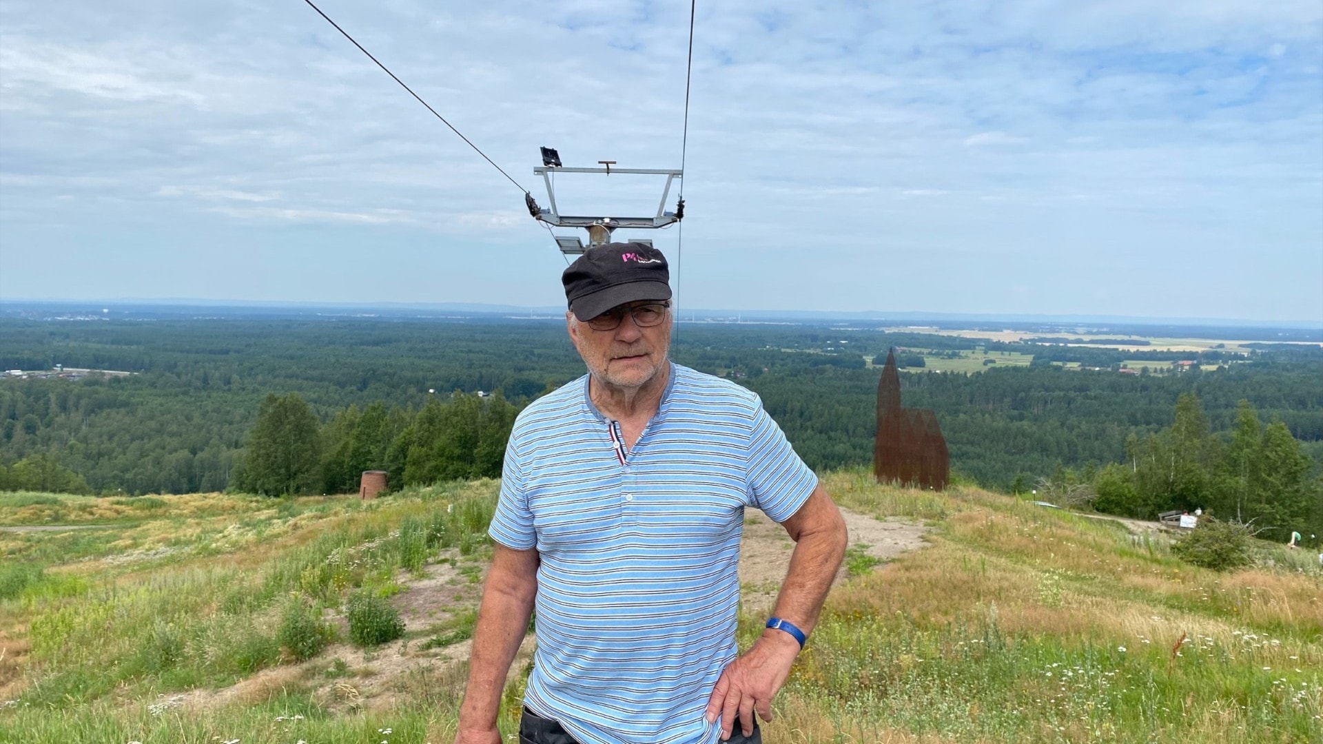 Curth tar tempen på Kvarntorpshögen: ”800 grader” | Sveriges Radio