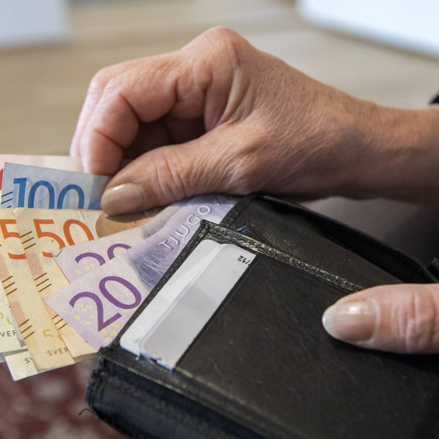 Gvt proposal to increase wind power, Moderates on NATO membership, Riksbank could bring forward interest rate rise