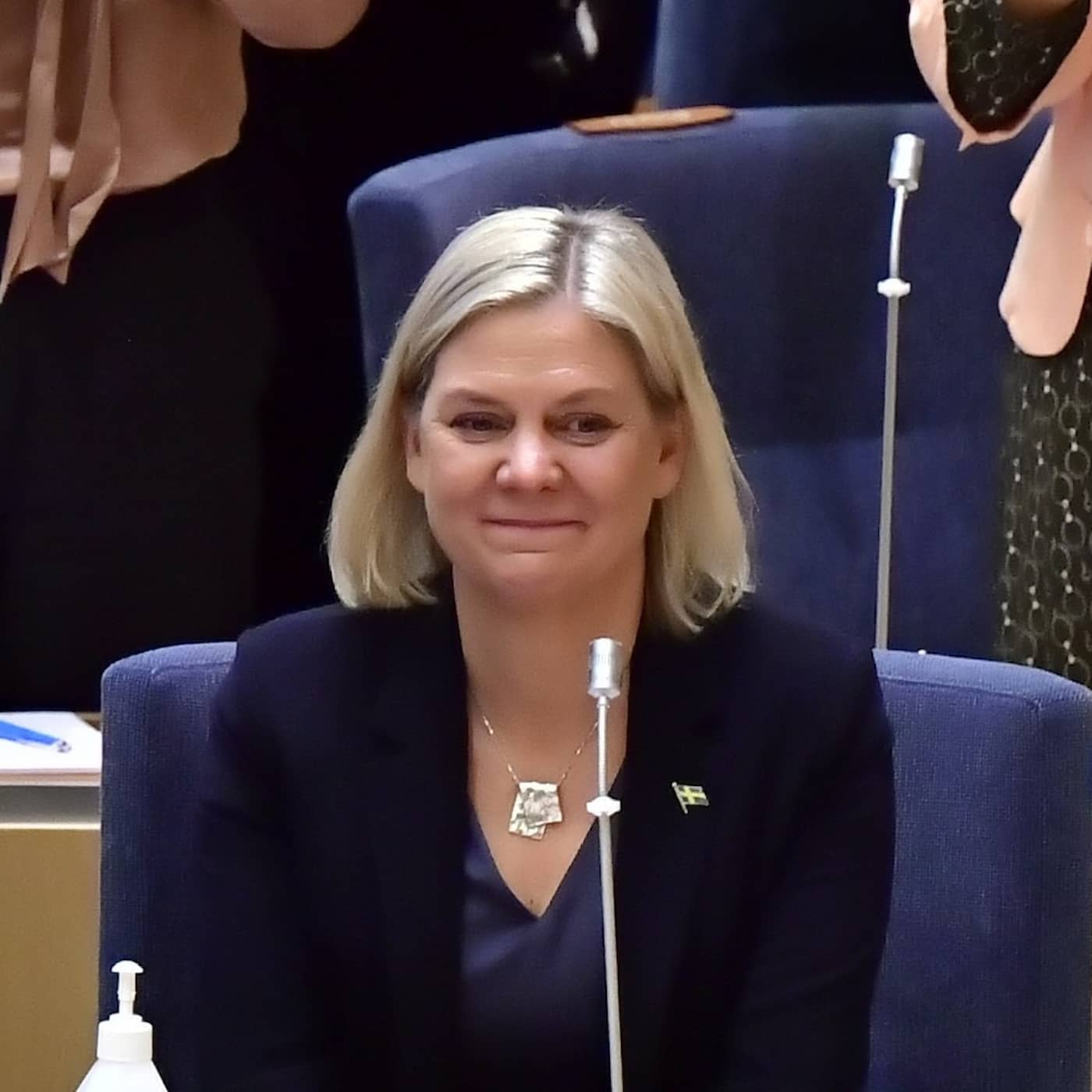 Magdalena Andersson elected PM again, Blekinge reintroduces Covid restrictions, tests for travellers from southern Africa, table tennis feat