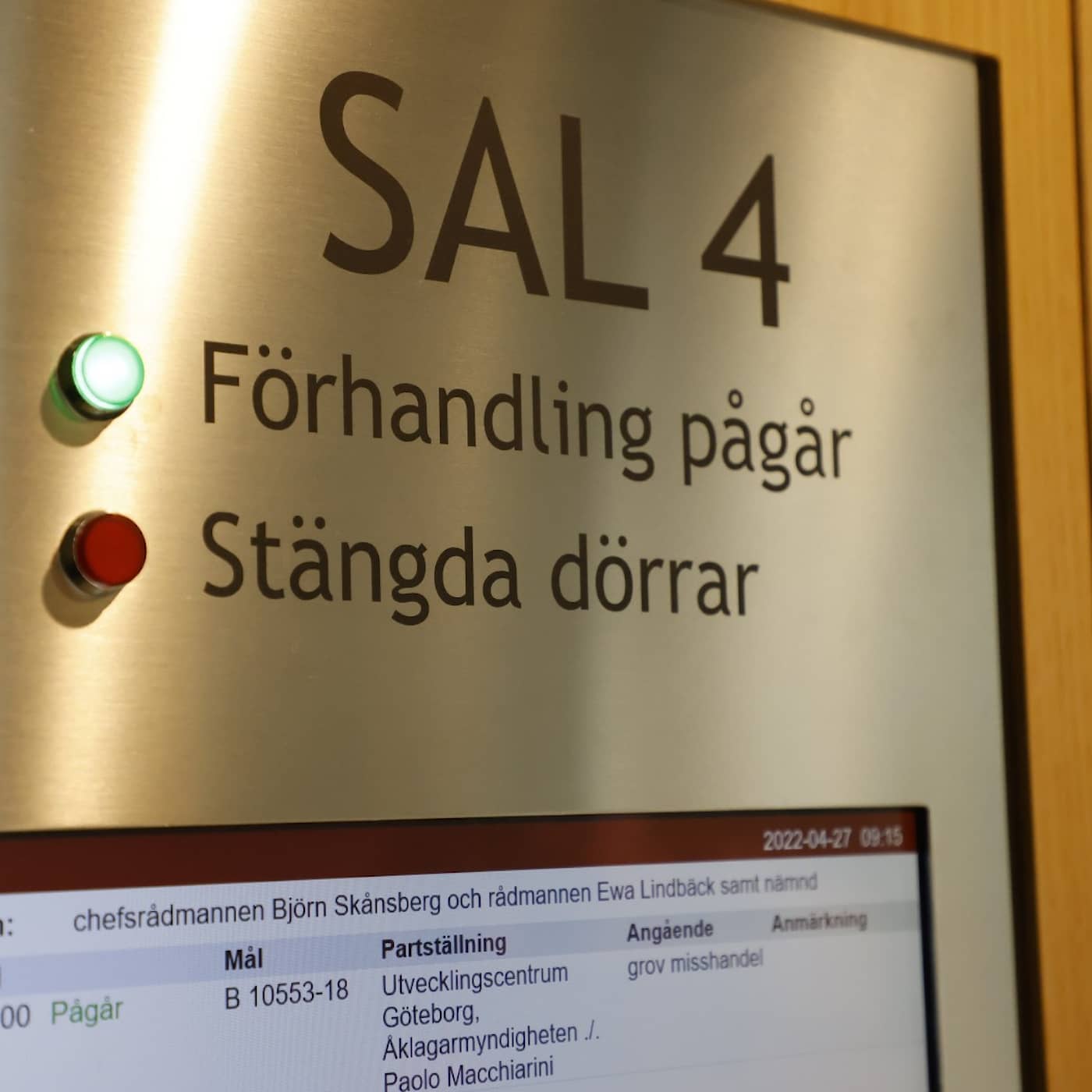 Radio Sweden Weekly: New Ukrainian news service and scandal surgeon on trial