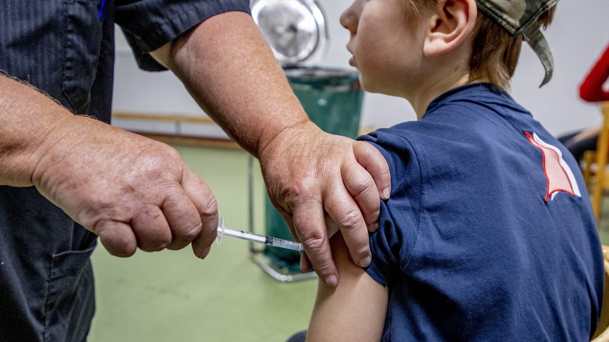 Parents taking children abroad to vaccinate against Covid-19 - Radio Sweden - Vimarsana News