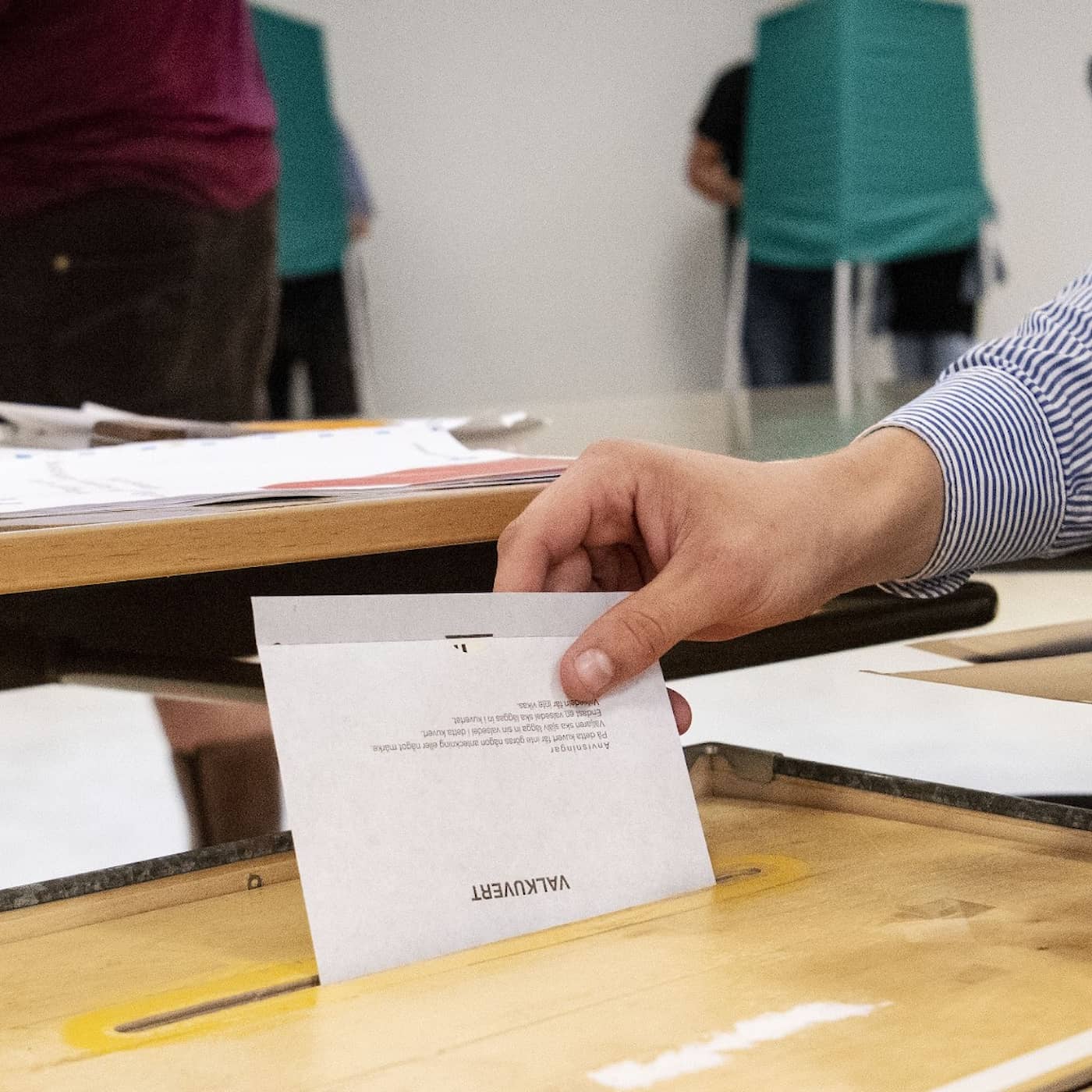 Radio Sweden Weekly: Preparations ahead of election on September 11, volunteers at Stockholm Pride, how to make friends in Sweden