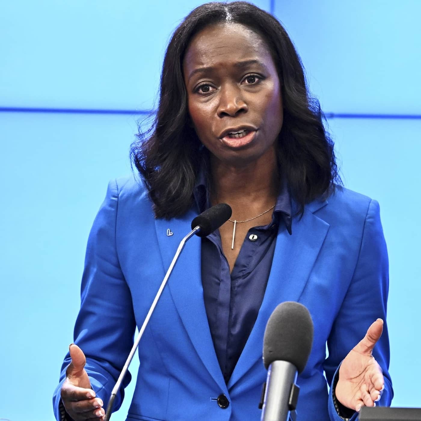 Liberal leader Sabuni quits, Ukrainian refugee housing update, possible Church strike, snowstorm moves up eastern coast