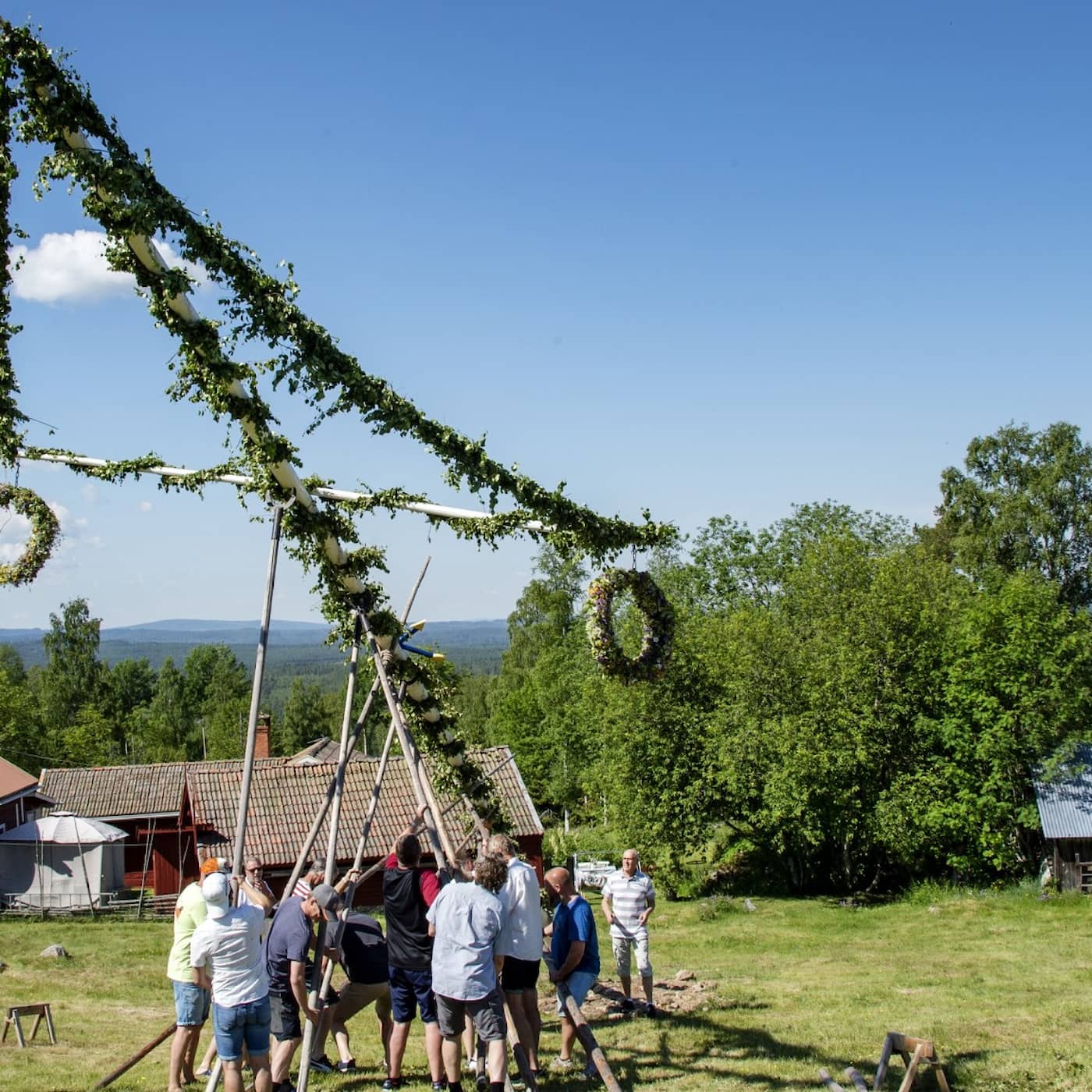 Radio Sweden Weekly: Political maneuvering after no confidence vote and midsummer at Skansen