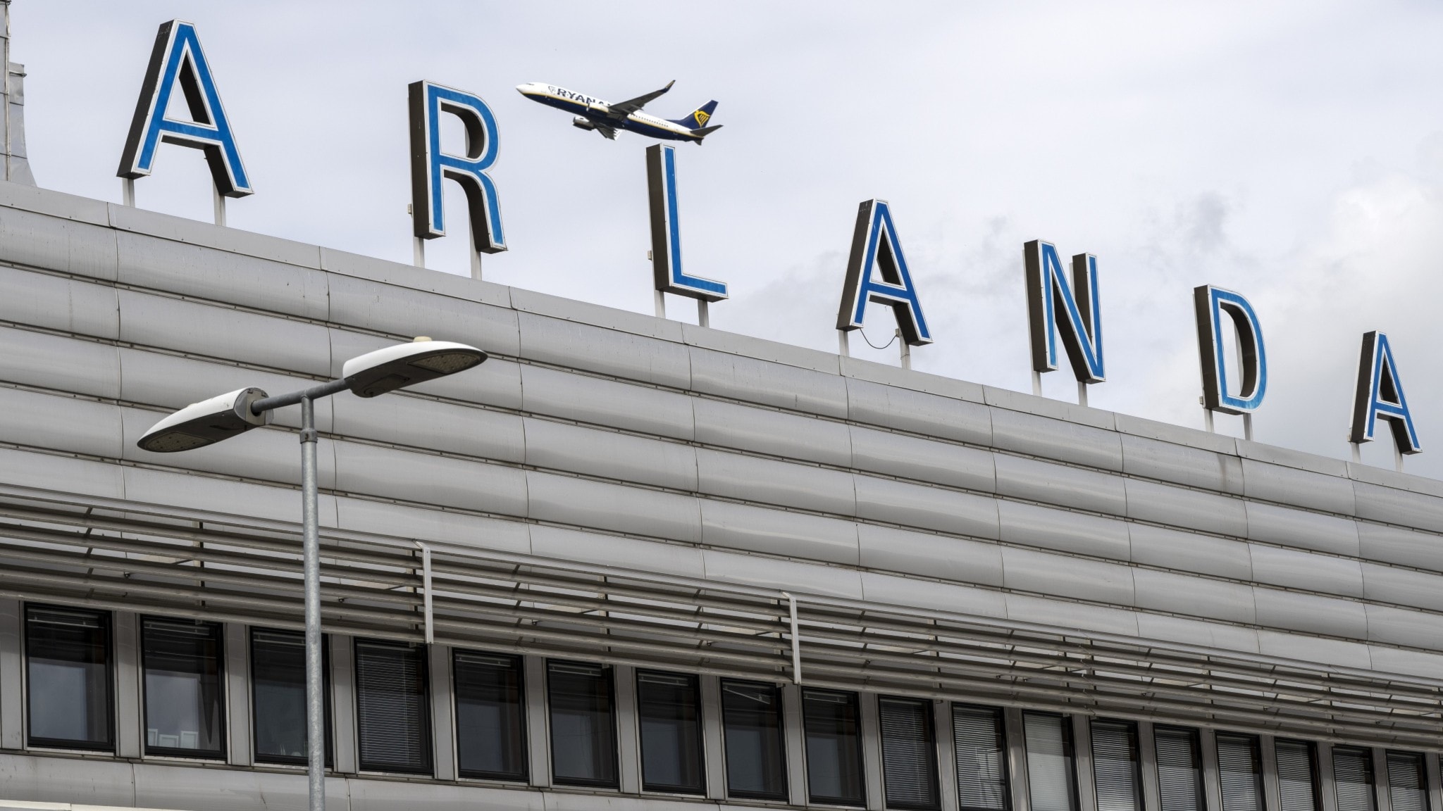 Booking tải Air Cargo từ Bắc Ninh đi Thụy Điển – Vận chuyển linh kiện điện tử đến Stockholm ARN Booking tải Air Cargo từ Bắc Ninh đi Thụy Điển – Vận chuyển linh kiện điện tử đến Stockholm ARN