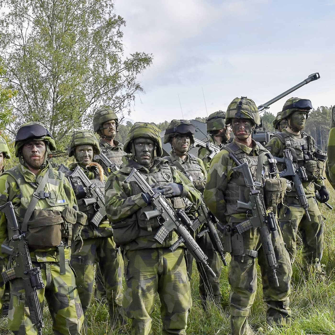 Bromma Airport report, slow army expansion, Paralympics medals, archbishop tweeting again