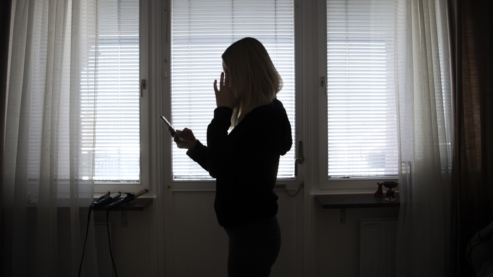 Mobile phone ban at compulsory youth care homes - Radio Sweden - Vimarsana News