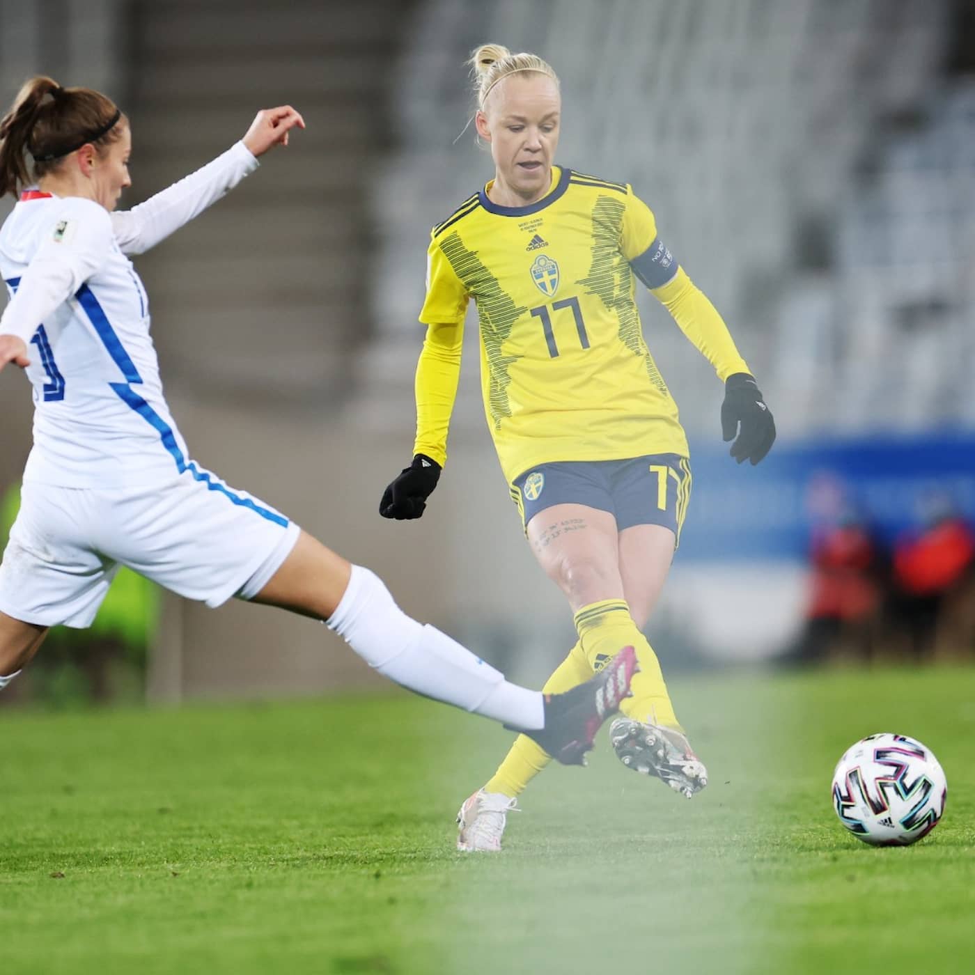Equal pay for male and female footballers, traces of Covid in waste water, Kalix hacker attack, Christmas goat in Gävle torched