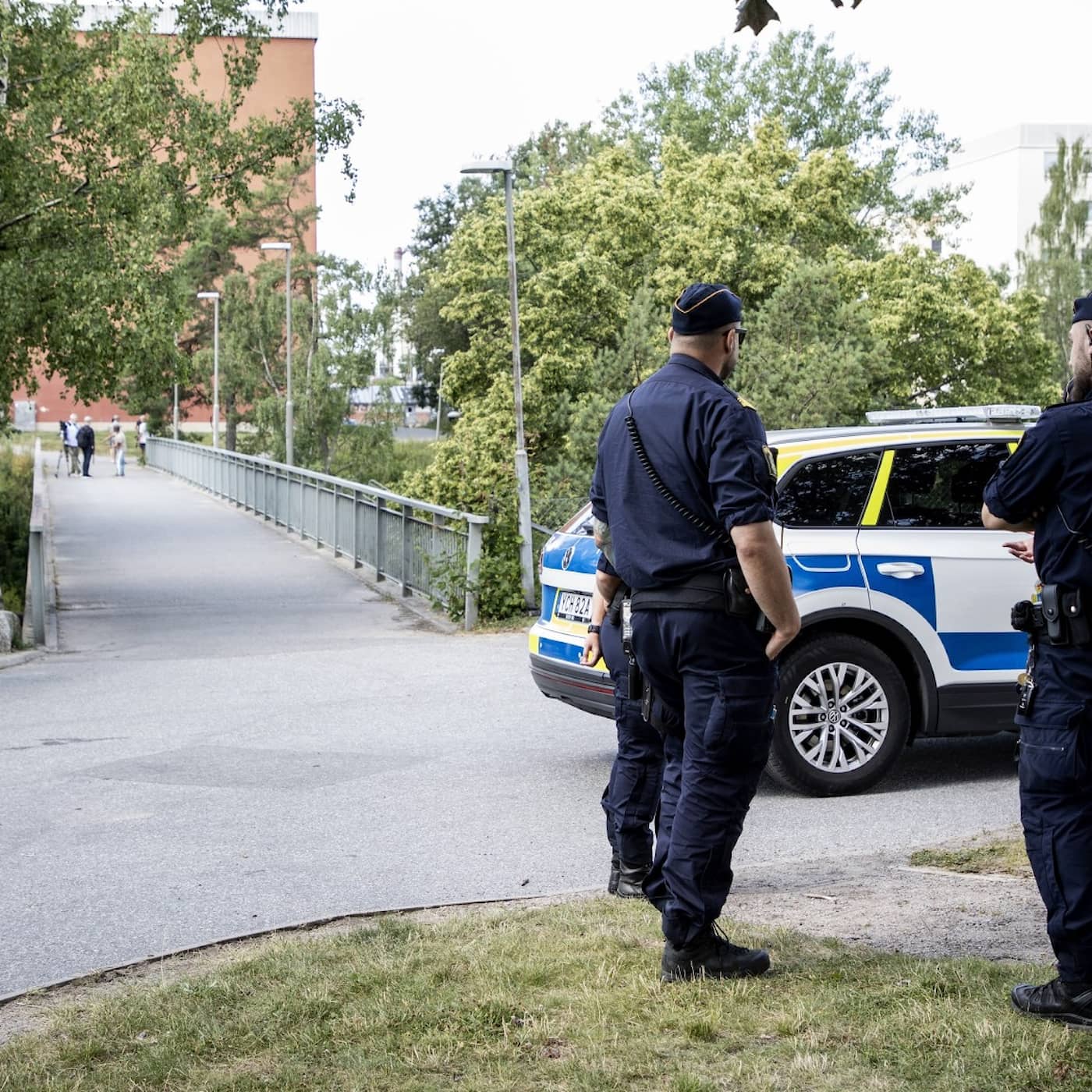 Nine people in custody after Flemingsberg shooting, Skåne rejecting blood donors, more damages for crime victims, bee swarm hotline