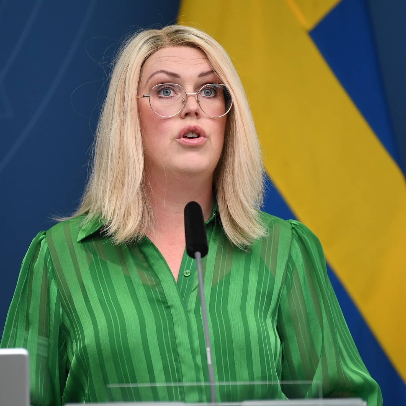 Vaccine passports from July 1st, warning for high temperatures, social distancing guidelines extended