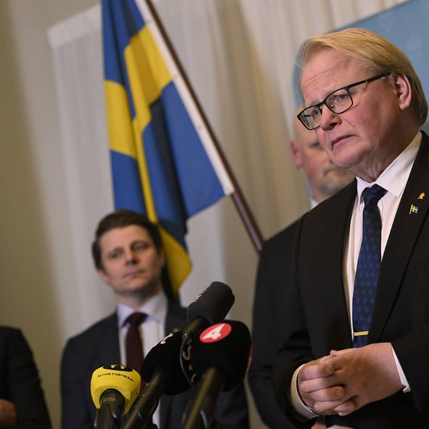 Sweden boosts defence spending, vaccination funding for Ukrainian refugees, a first day at school for Maksym