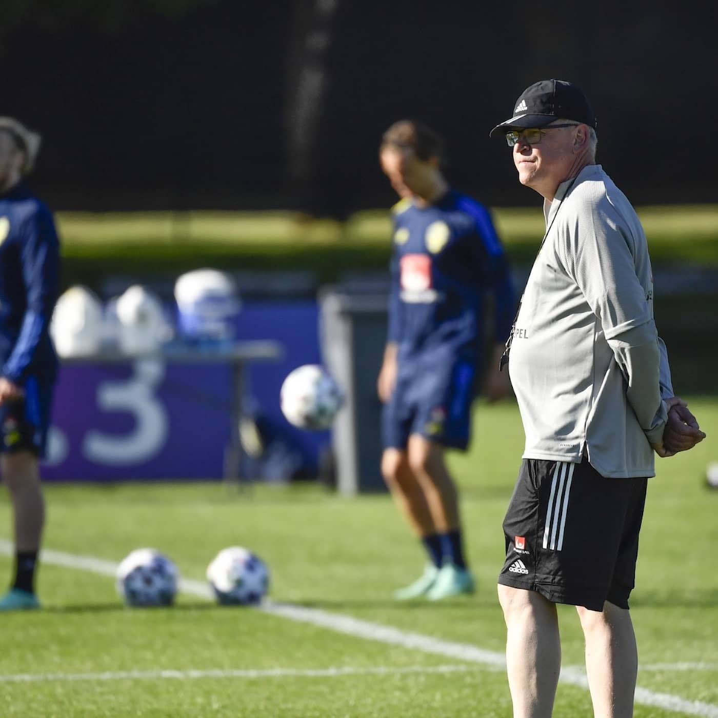 Radio Sweden Weekly: Vaccine updates and football team outbreaks