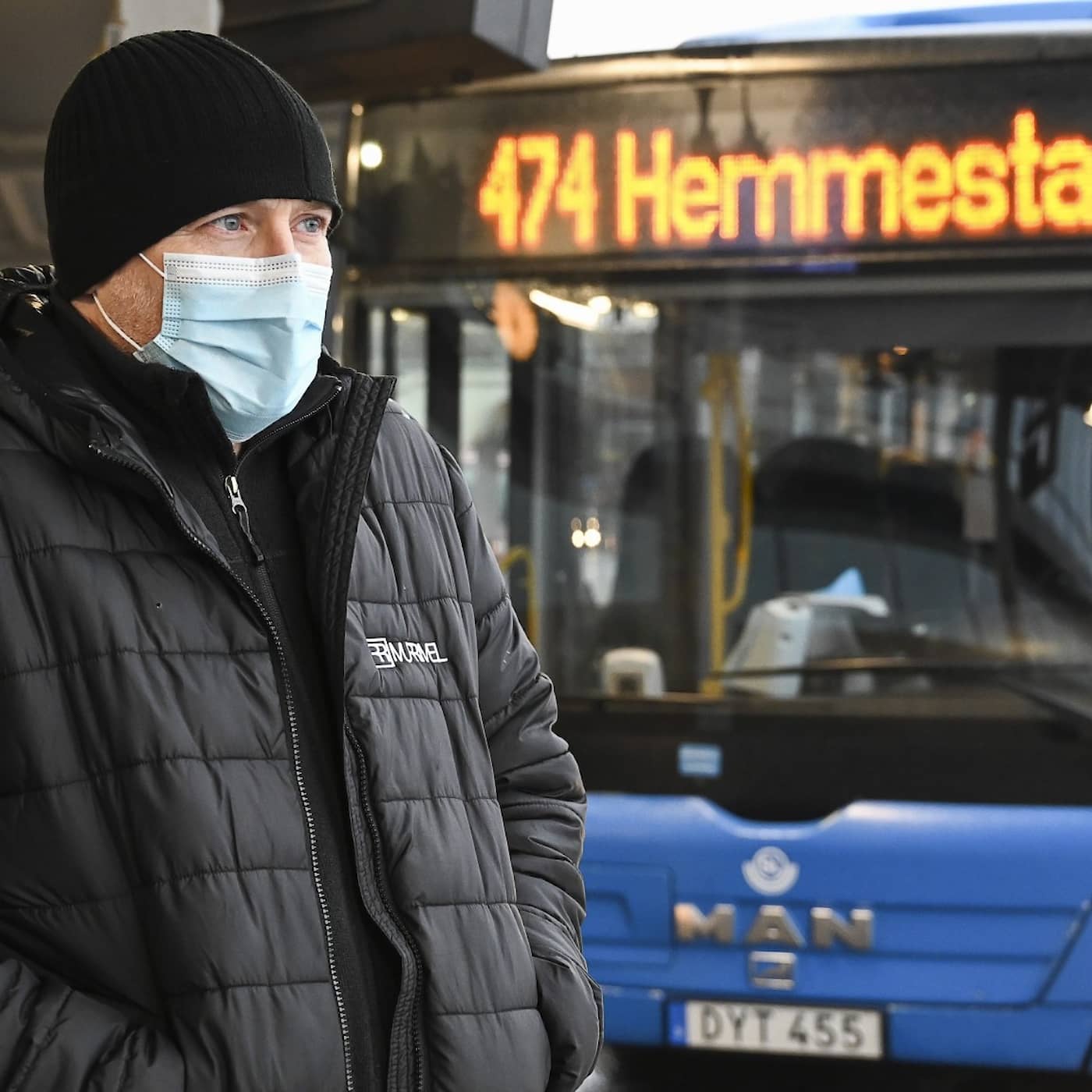 Call on travelers to wear masks, negative corona tests required from UK travelers, minister visited ski resort