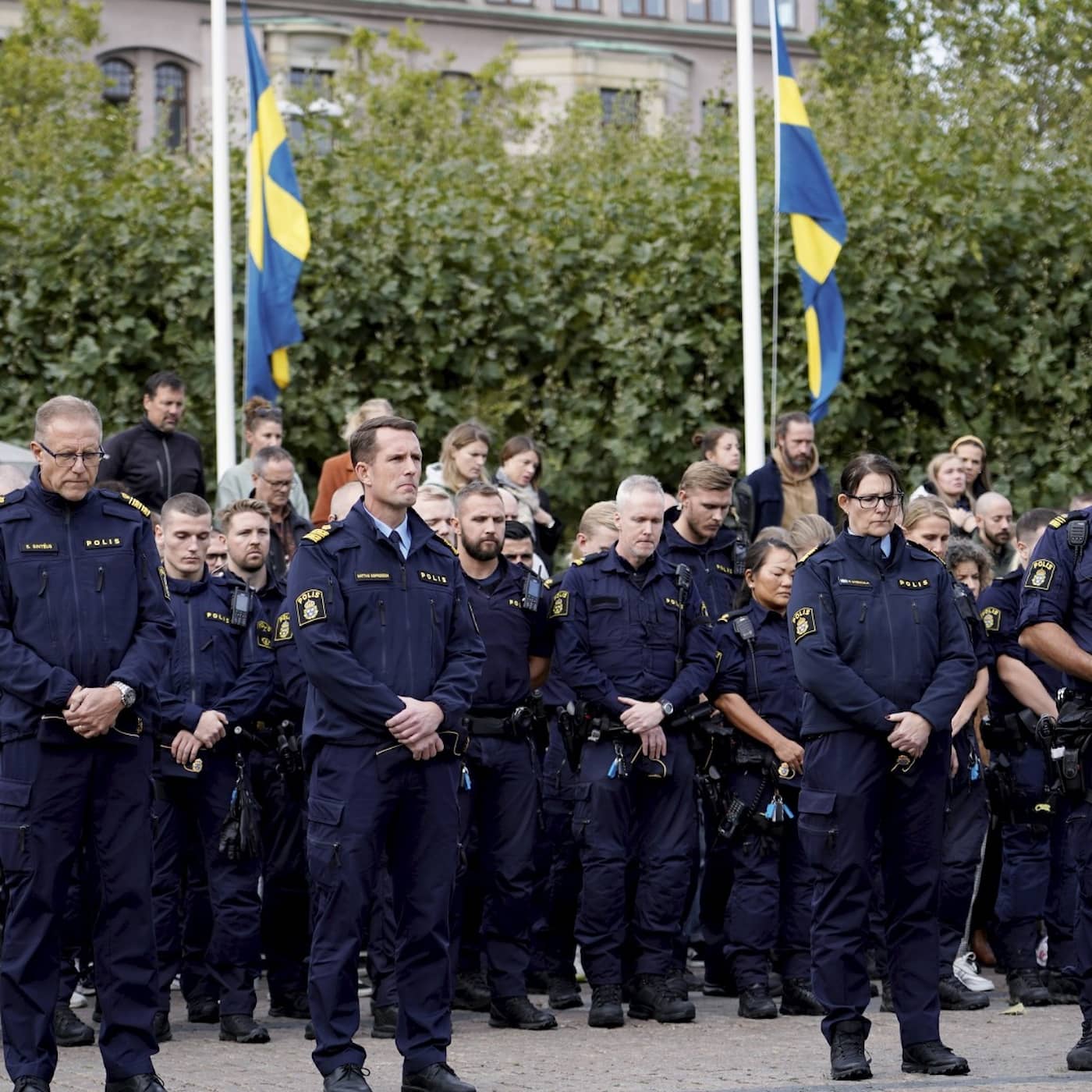 Artist Lars Vilks dies, Nobel Prize for Medicine announced, Volvo Cars on stock market, Gothenburg blast suspect wanted internationally