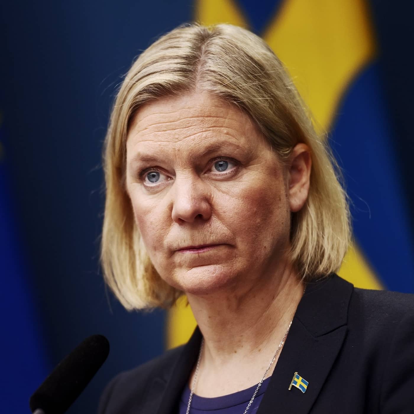 Politicians condemn Russia, SAS eyes billions in cuts, population figures, book sale, spring signs