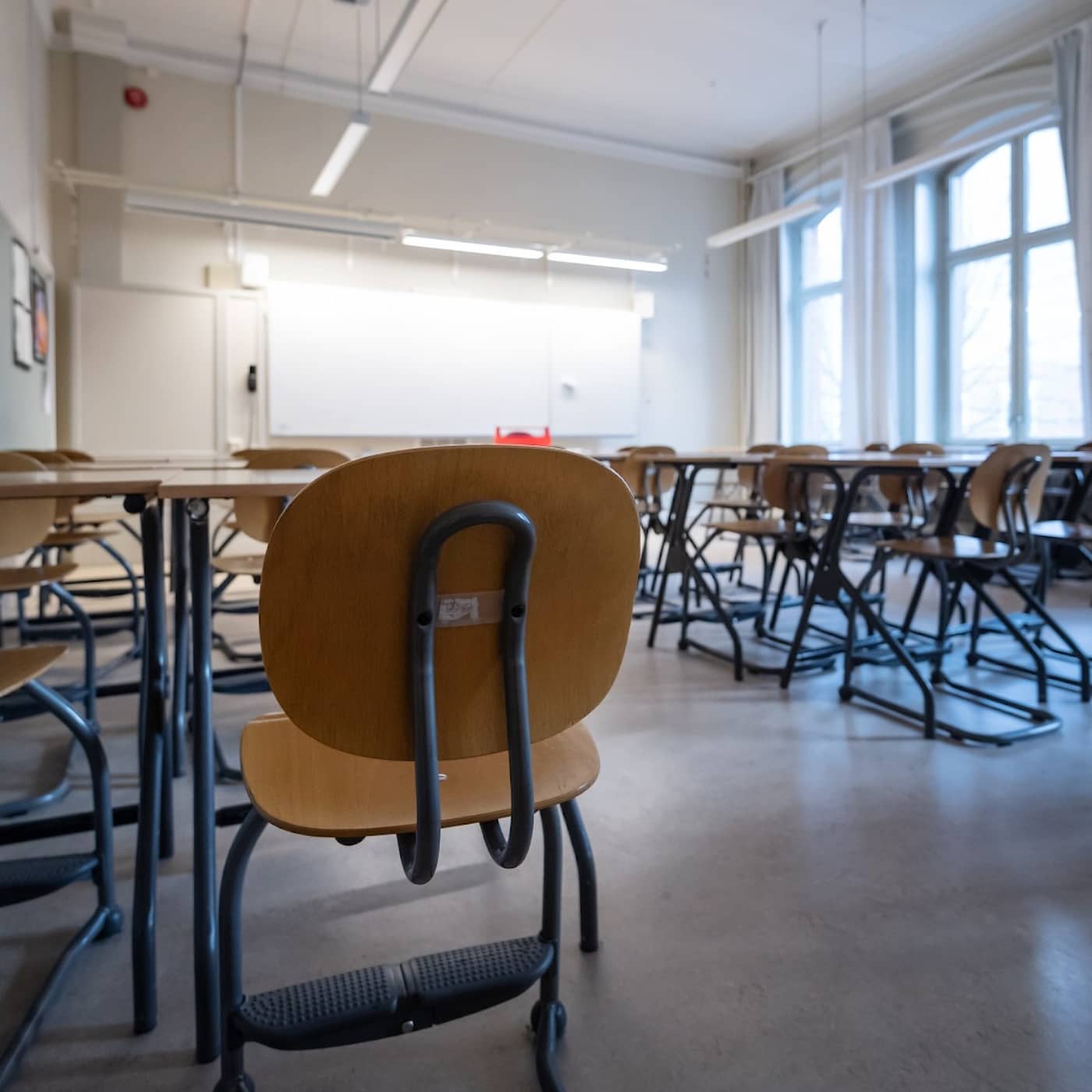 Back to classrooms in the fall, Left Party no-confidence threat, government trust still high