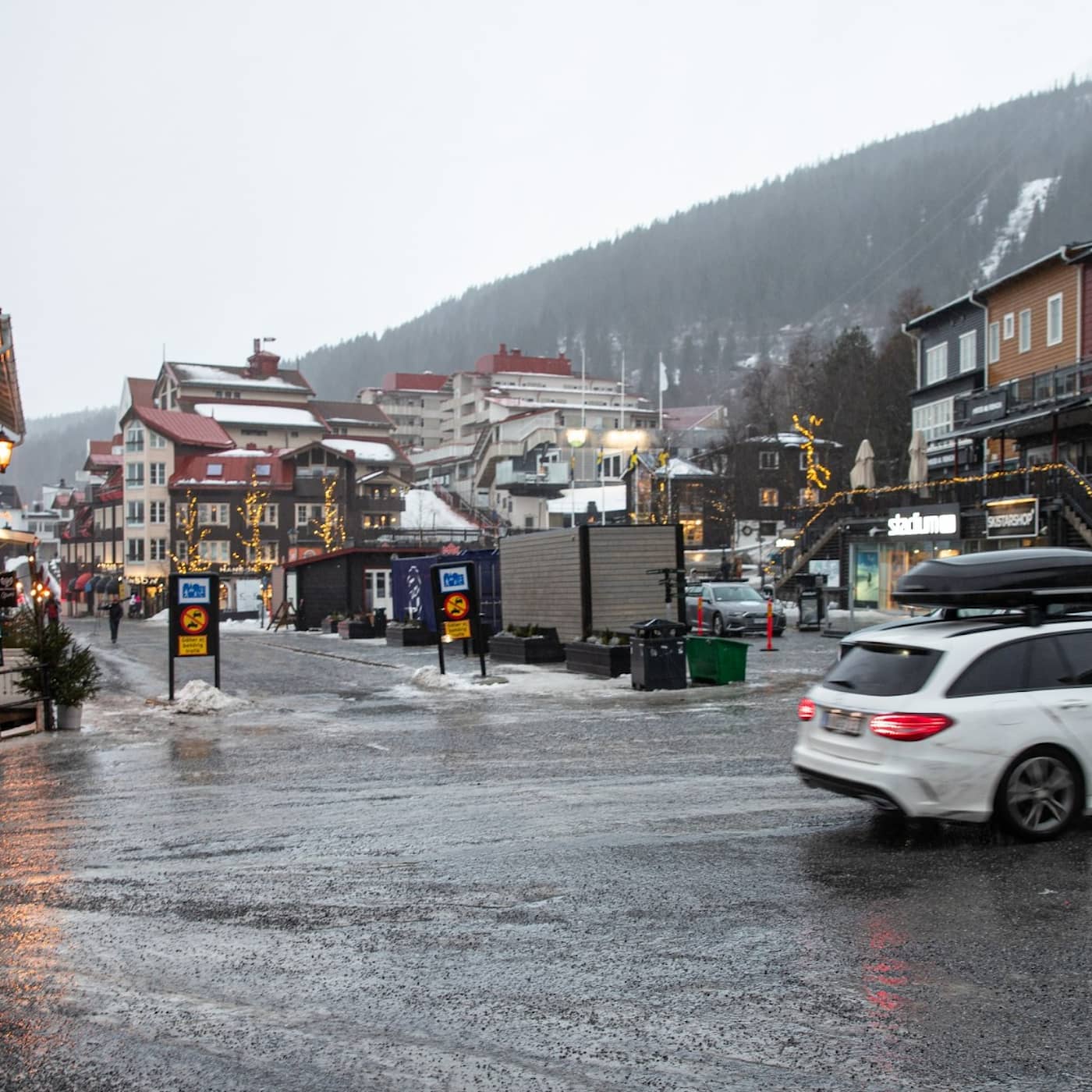 Covid case peak still to come, Corona commission denied documents, winter storm hits Jämtland