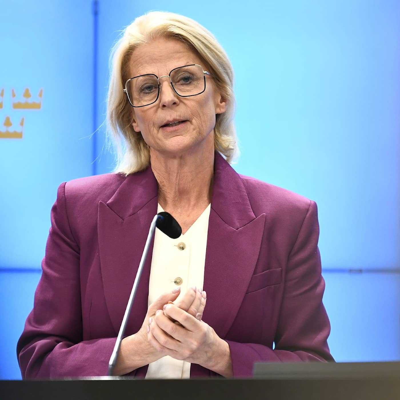New poll: Election race getting closer, Moderates on allies' pledge funding, Social Democrat campaigner assaulted, Melodifestivalen record Episode cover
