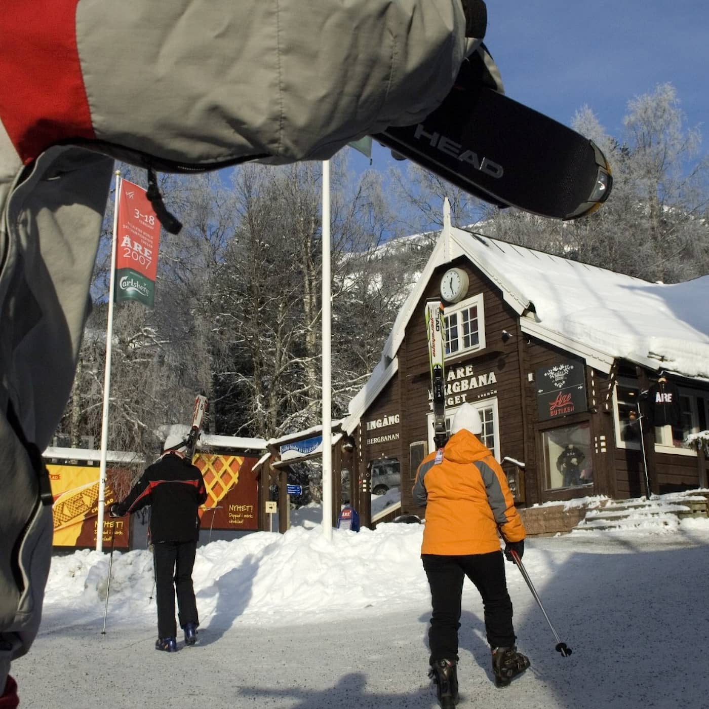 Knife attack details emerge, Astra Zeneca vaccine now recommended for people 65 and up, Police break up Åre house party of some 100