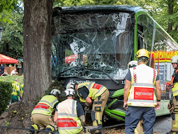 Nine injured as city bus crashes into tree in Lund