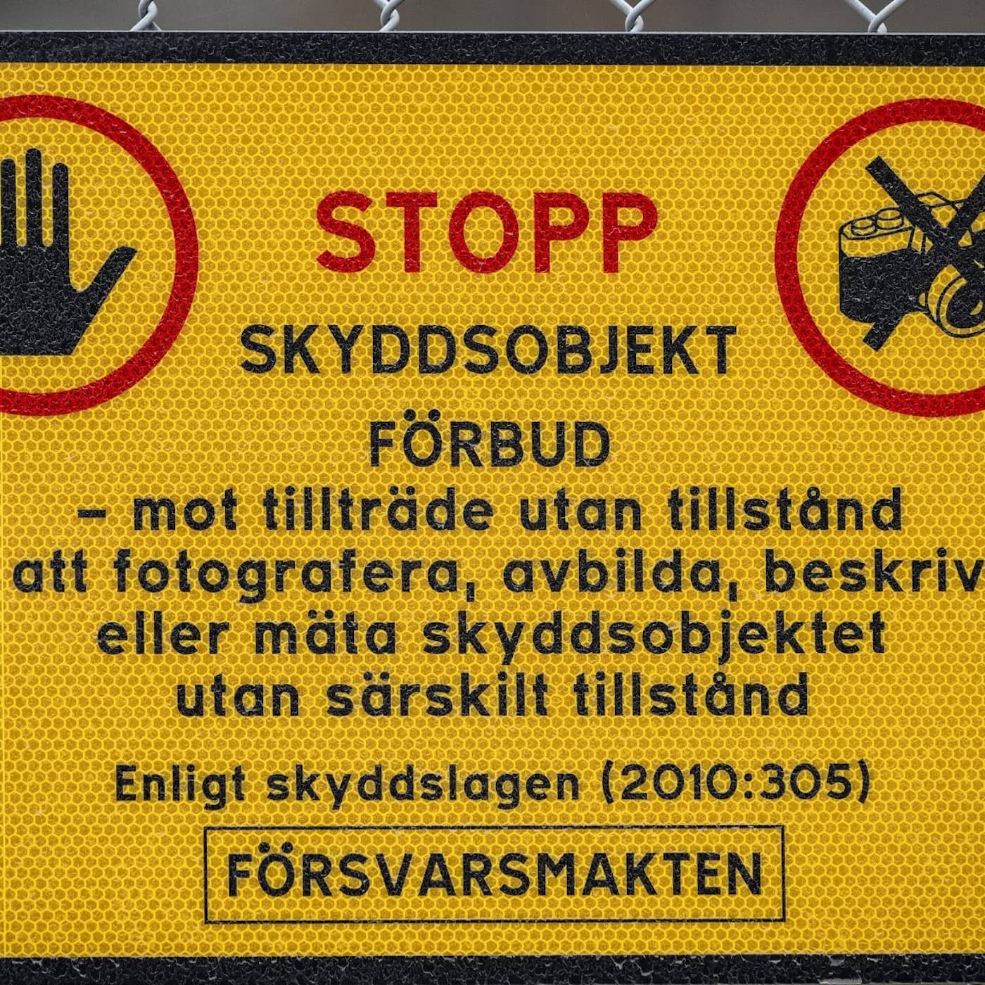 Man arrested for protected object photo, inquiry into young men online, Öresund Bridge maintenance, rain warning episode artwork