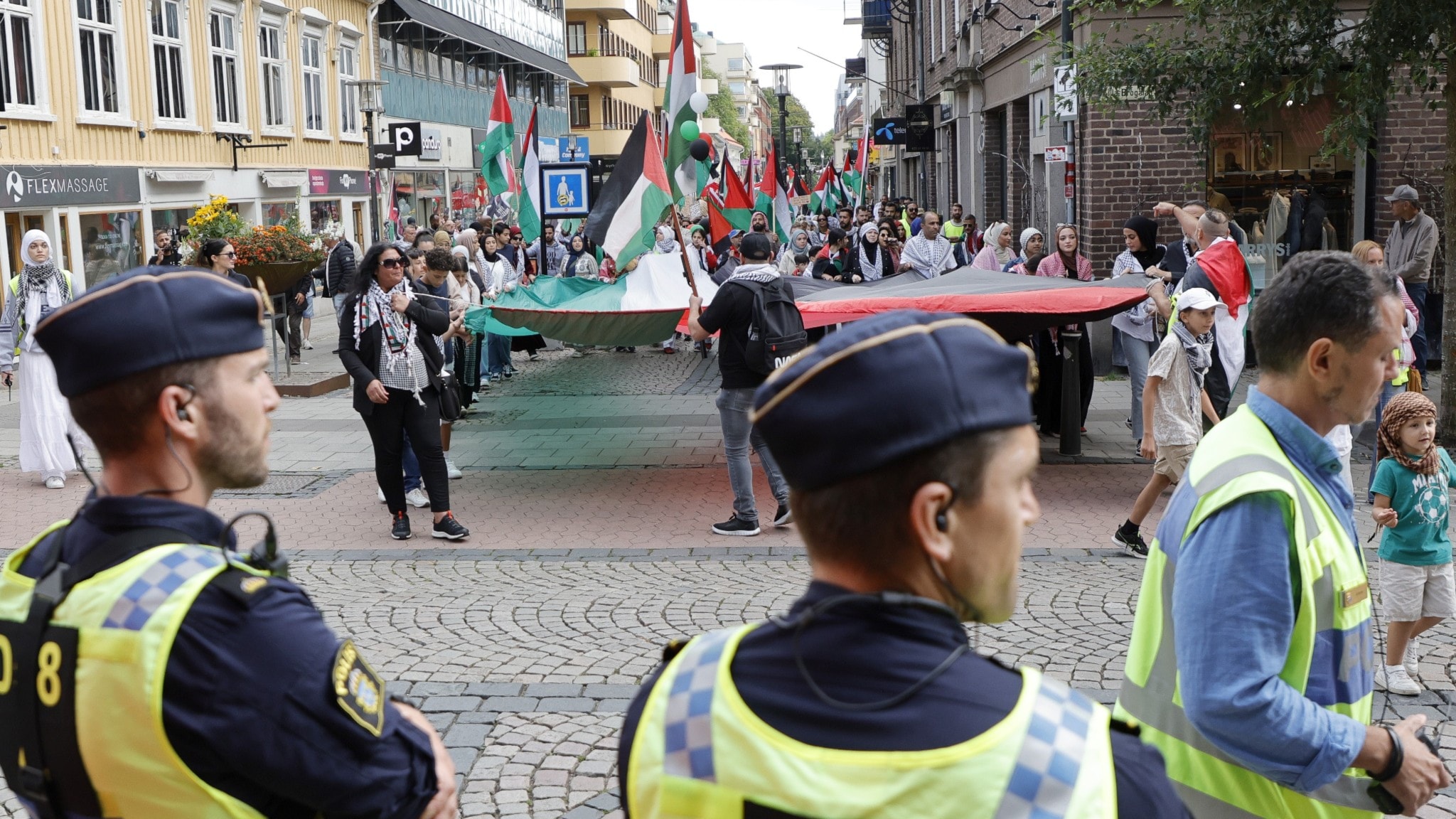 Bigger budget next year, arrest for driving into pro-Palestinian demo, special Ukraine envoy, Plantagen applies for restructuring
