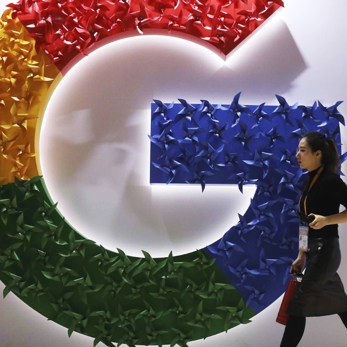Google ordered to pay Swedish website damages, aid for Venezuela, PhD student wins migration fight, cheaper fuel episode artwork