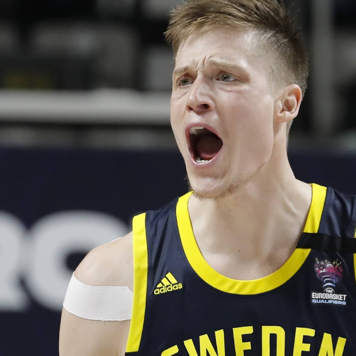 Refugee housing forecast revised, consumer confidence hits rock bottom, basketball star in Russian move, Sweden fails to reach World Cup