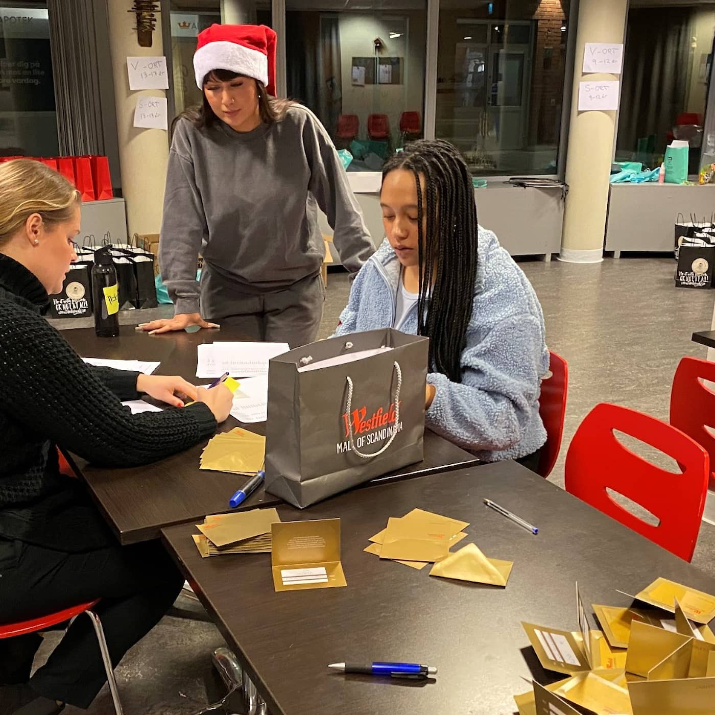 Radio Sweden Weekly: Covid-testing, Santa's Little Helpers and the big Christmas blockbuster