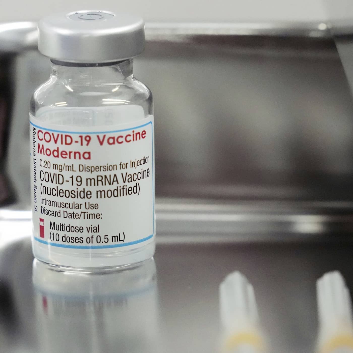 Gothenburg explosion suspect dead, Moderna vaccine paused for young people, fatal shooting in Linköping, Nobel Chemistry prize announced
