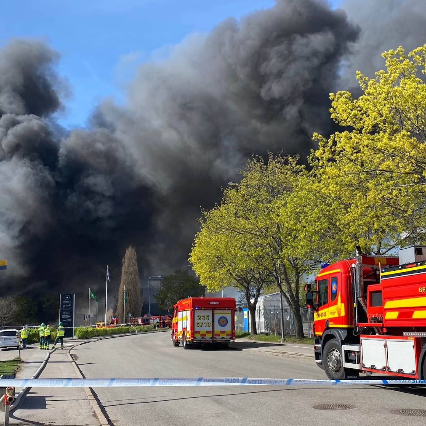 Social Dems to decide on NATO, party leader debate, paper plant fire, record train delays