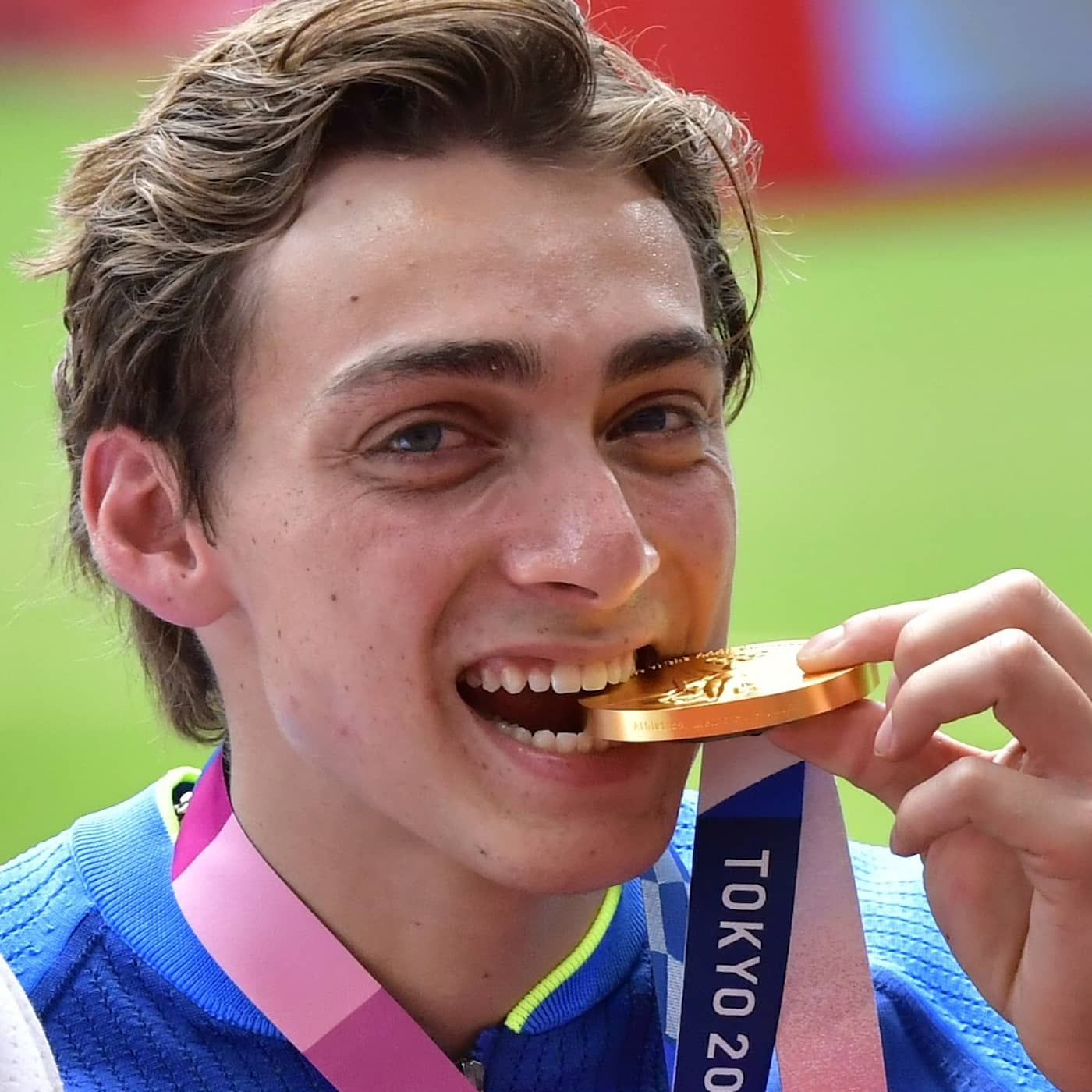 Radio Sweden Weekly: Olympic gold, visiting the UK, Järva vaccines, booster shots, bug bites