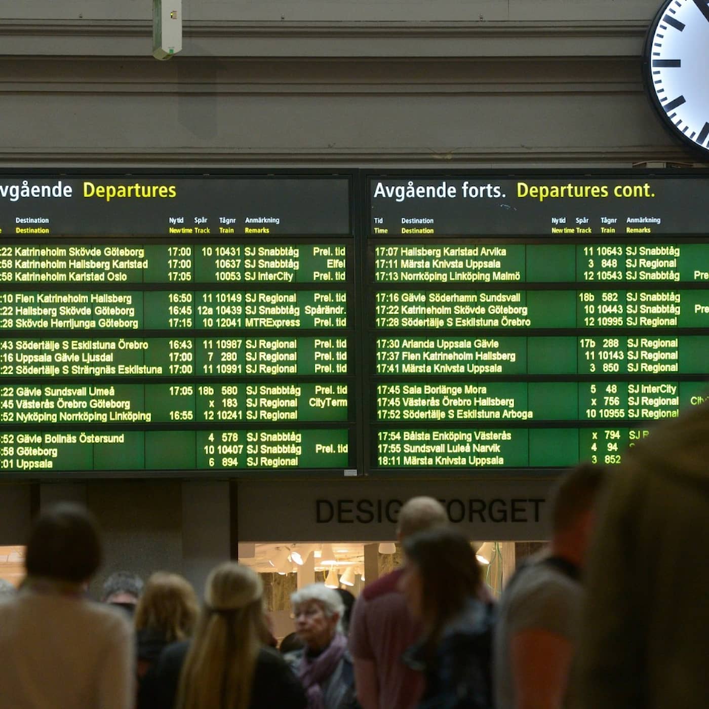 New covid vaccine, week-long rail delays, white Christmas cheer