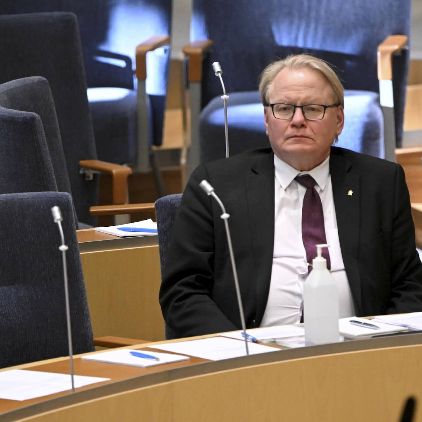 Parliament votes to send weapons to Ukraine, finance minister on Russian sanctions, Vasaloppet stops Russian and Belarusian skiers