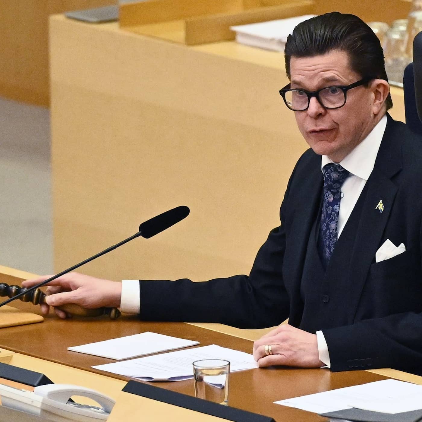 Speaker to outline next steps in PM process Monday, black ice warnings, Swedish inmates in Estonia, return grant numbers