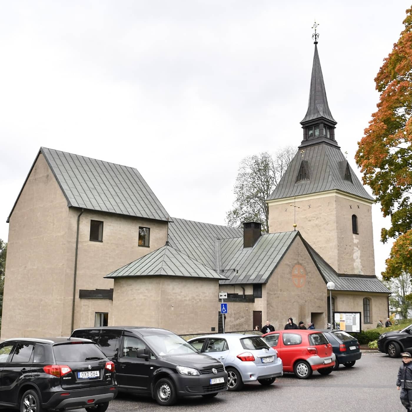 Foreign minister on Nato decision, customer bank accounts wiped out by IT problem, church strike, park near Russian embassy renamed