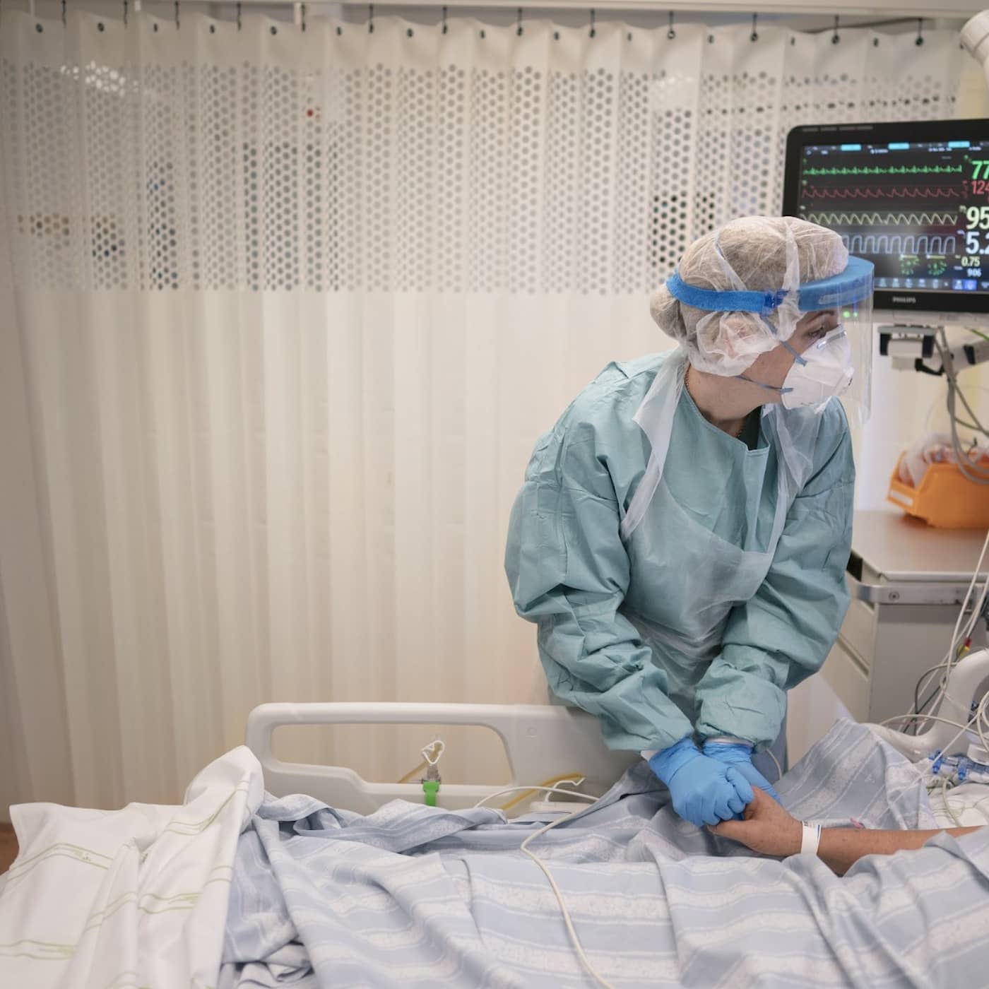 Radio Sweden Weekly: Resettling newly arrived Afghans and the unvaccinated in ICUs