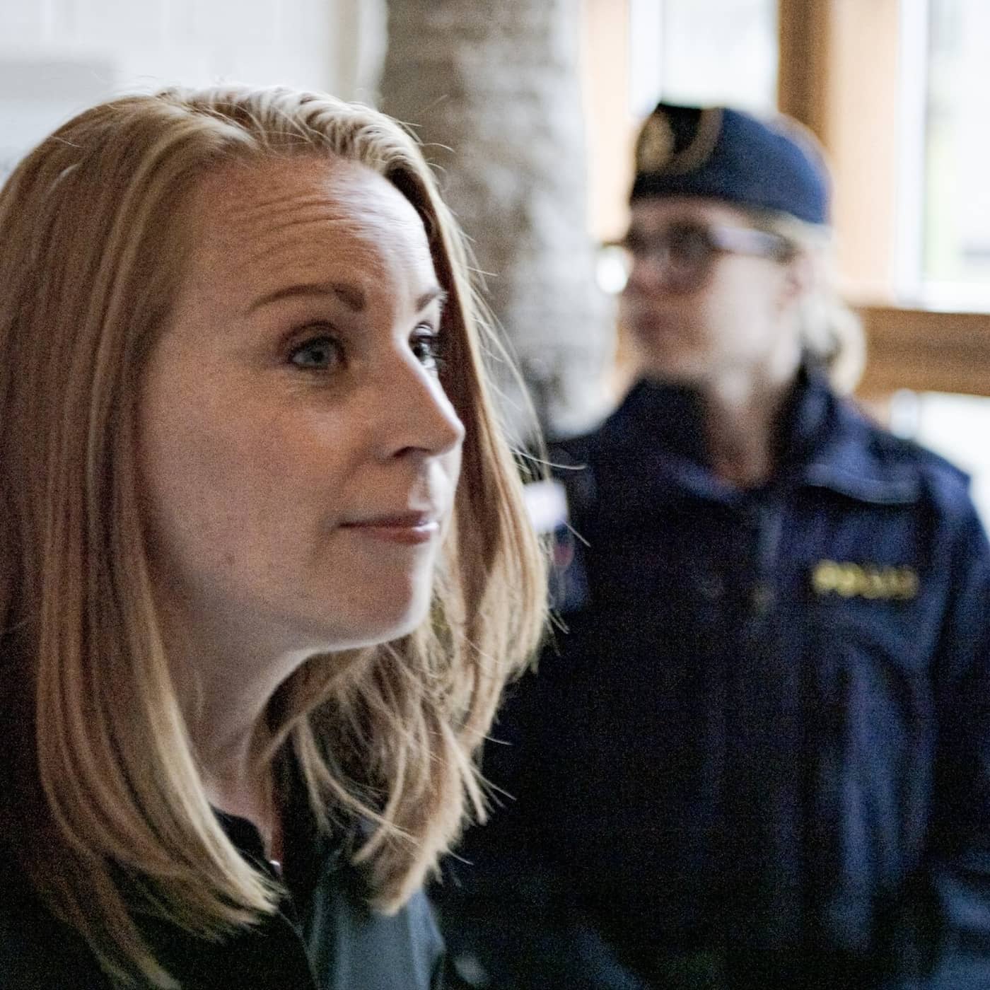 Annie Lööf li dadgehê behsa gefên li ser xwe kir. Qedexeya li ser reklamên ji bo lîstikên bê lîsan tê şidandin. Veqetandina bilêtên SJ ... episode artwork