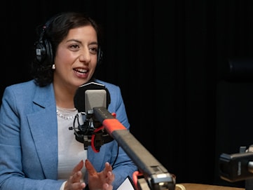 سیمونا محمسون: مدرسه اولویت لیبرال‌ها در انتخابات است، نه تغییرات اقلیمی