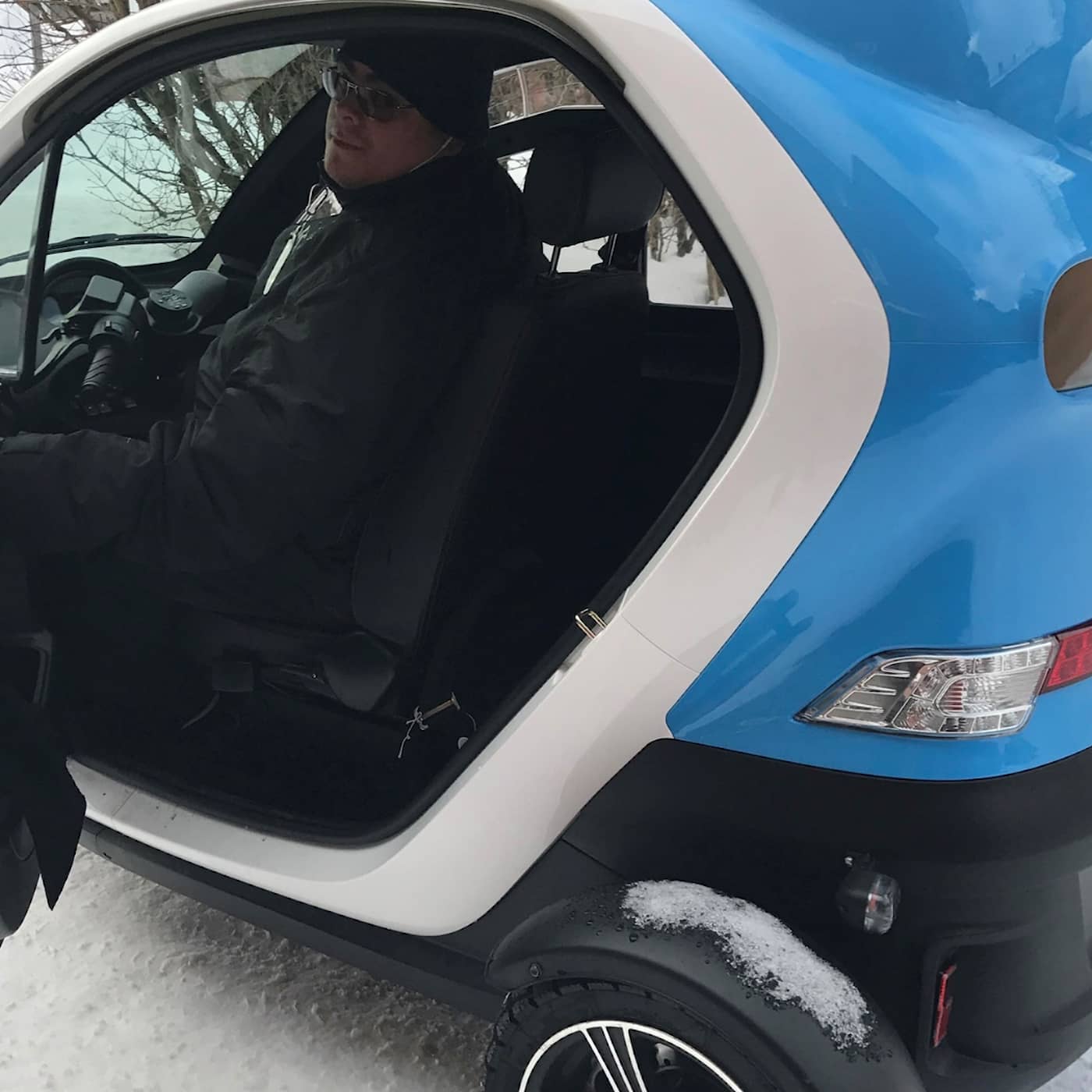 Elmopedbilar, att bo gratis i stugor och förvirrande fröpåsar.