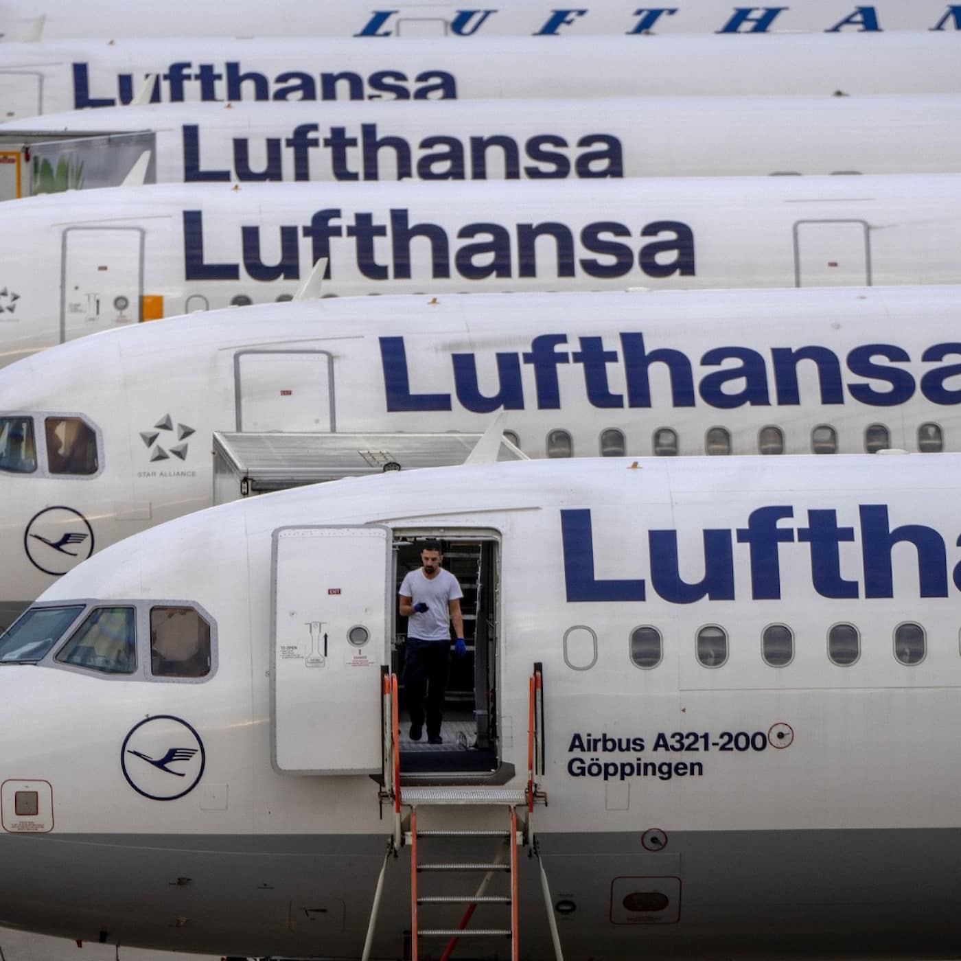 Kunder får ingen ersättning trots inställda resor – massiv kritik mot klassiska flygbolaget