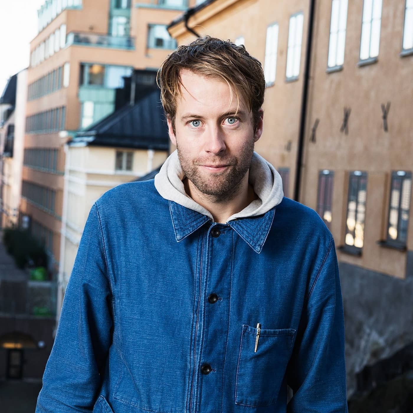 Julsäcken dekonstruerad, avslöjande UG-satir och Peter Fellmans lyxiga flykt från julstressen – Julklappar från Mediernas arkiv episode artwork