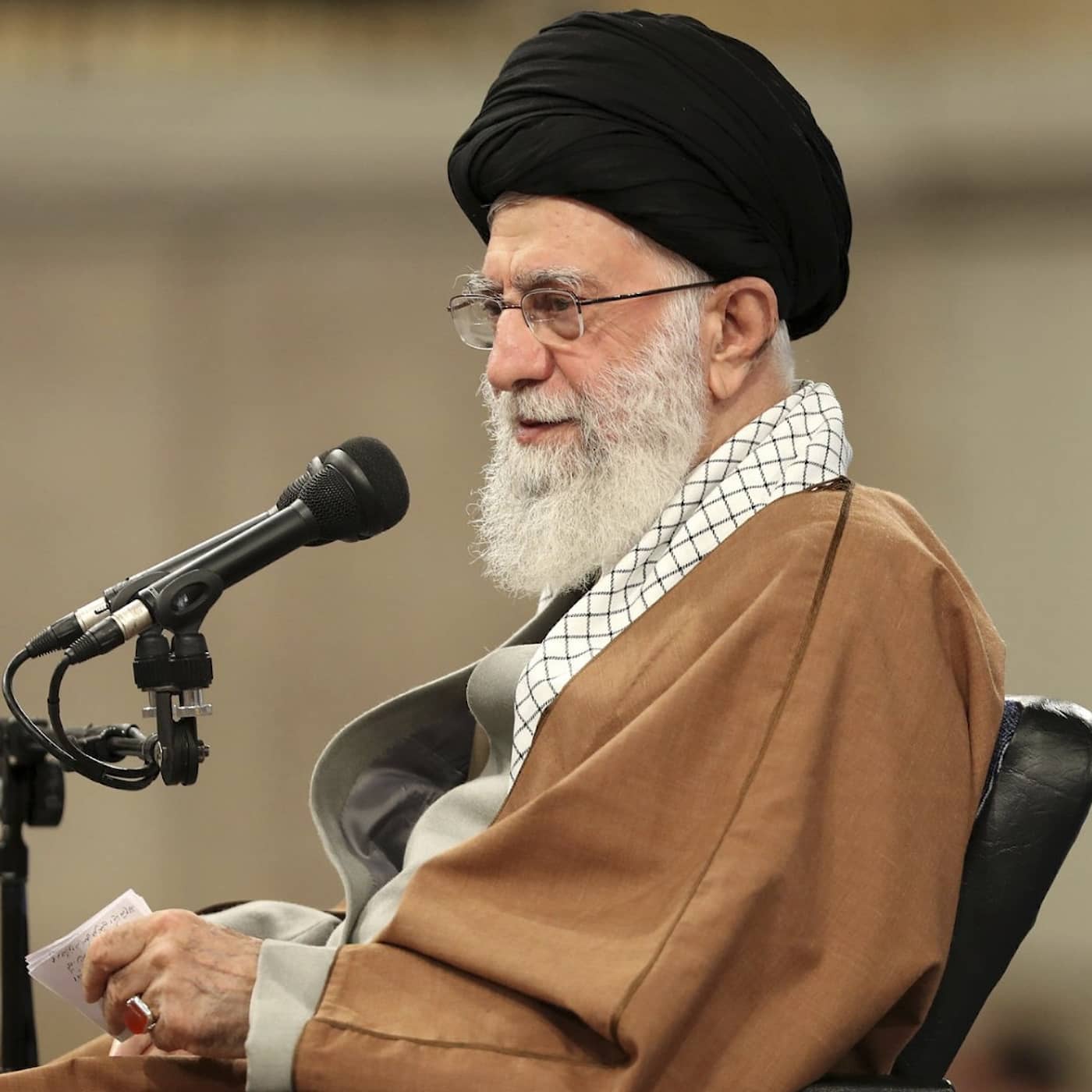 Protester mot SVT och TV4 för bevakning av protester i Iran, Kina på offensiven som global mediejätte, svensk citat-kultur på tvärs episode artwork